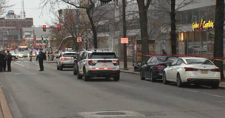 Man shot outside Chinese restaurant and near Giant supermarket in Philadelphia, police say