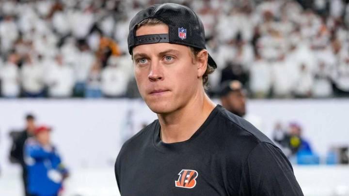 Does Burrow plan to return this season despite Bengals' record?