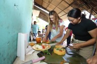 Ceci Patrón llama a preservar la identidad desde las comisarías de Mérida en el marco del Día de Muertos