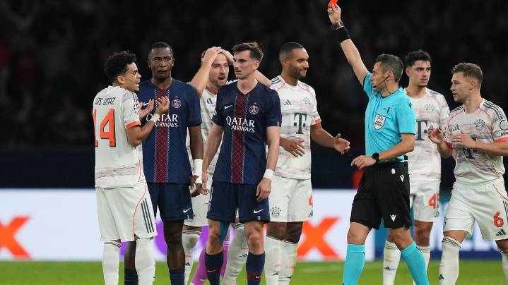 Luis Díaz scores twice for Bayern and gets a red card in Champions League victory over PSG