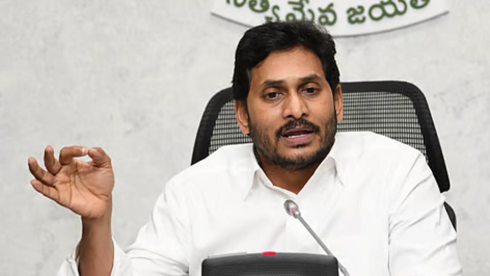 Jagan Mohan Reddy visits cyclone Montha