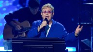Elton John gives health update on his vision loss, says he's not 'giving up hope'