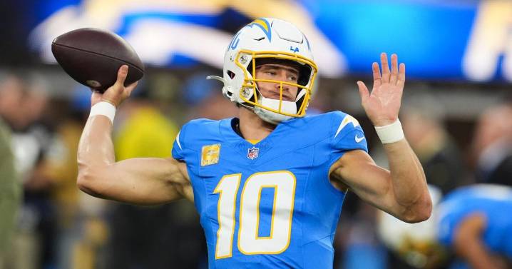 Chargers in search of 4th consecutive victory as they travel to face the reeling Jaguars