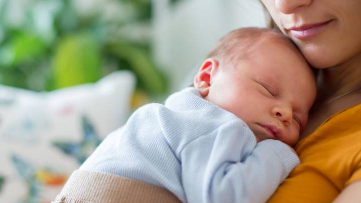 The baby feeding choice moms are finally talking about. Would you do it?