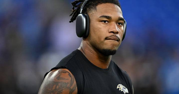 Ravens rookie, Jimmys Seafood teams up to give back to Baltimore City Fire Department