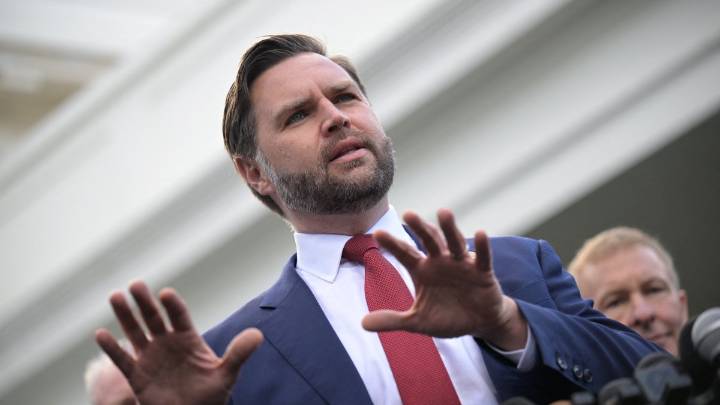 JD Vance cruzó a Mitch McConnell por su ataque a la última propuesta de paz para Ucrania: "Ridículo"