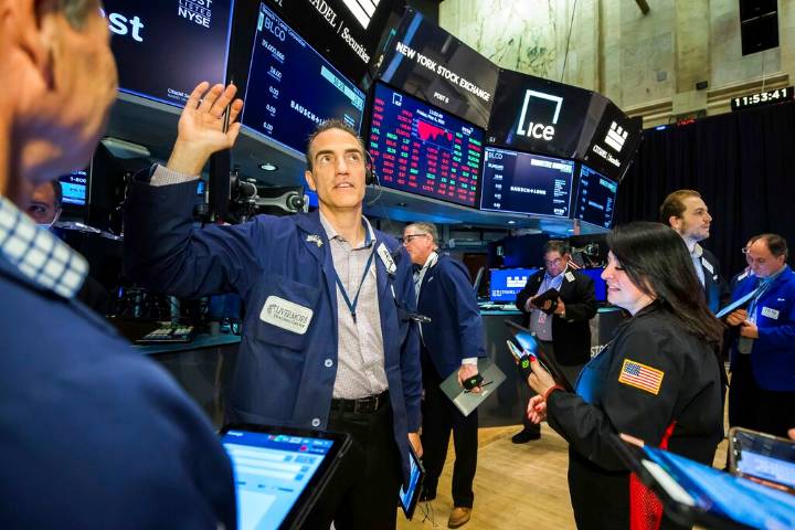 Bipartisan effort to ban stock trading by members of Congress gains momentum