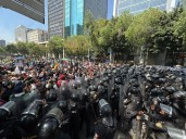Sin llegar al Zócalo concluye reducida marcha de la ‘Generación Z’; en UNAM los desairan