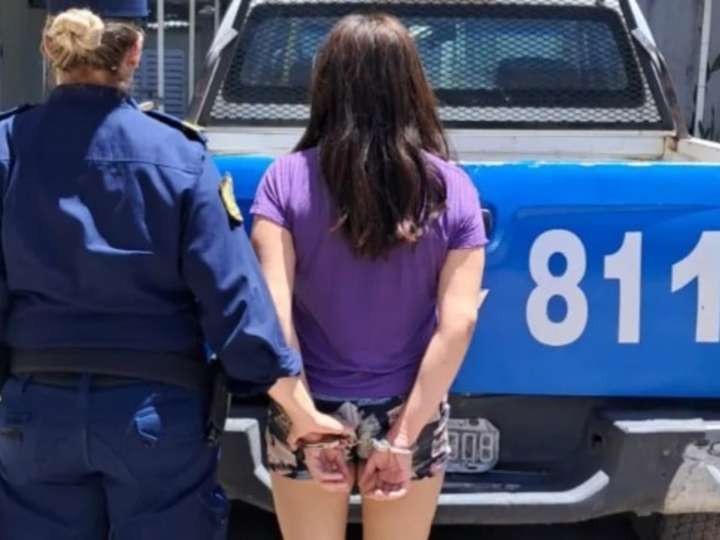 El robo de una gallina desató una insólita pelea en Entre Ríos: dos mujeres terminaron apuñaladas