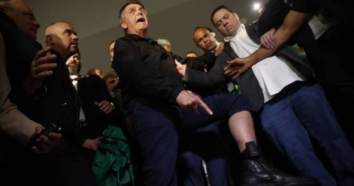 “Metí un soldador ahí (por) curiosidad”: Bolsonaro admite intento de manipulación de tobillera electrónica