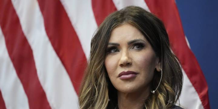 Homeland Security secretary promises $10,000 bonuses for select TSA agents who worked during the government shutdown