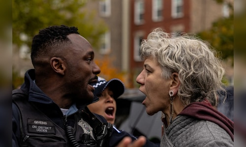 Shots fired in Chicago at immigration officers, Trump administration says