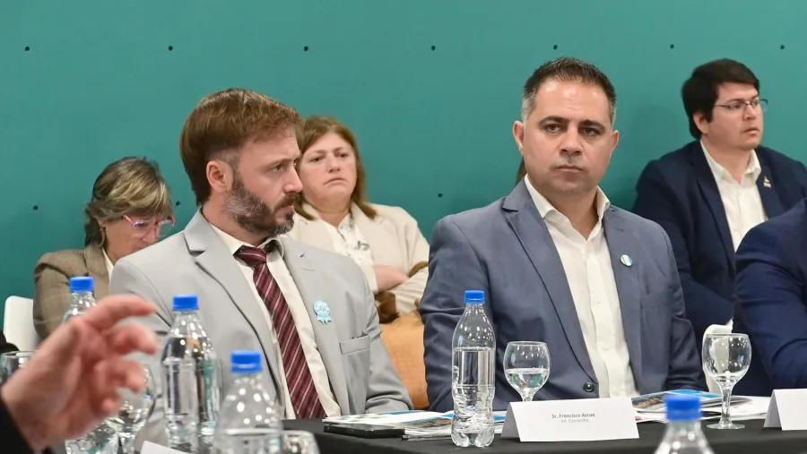 Davico asfaltará a menor costo que Azcué: Gualeguaychú pagará menos de la mitad que Concordia por cada cuadra