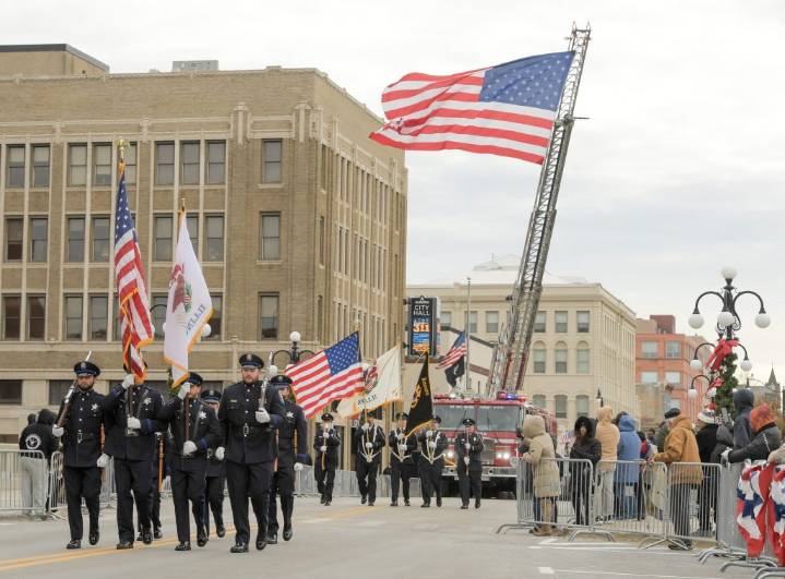 Aurora salutes its veterans during downtown parade