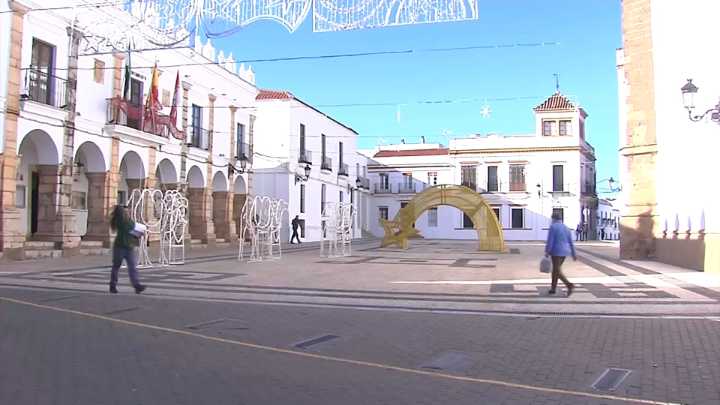 Hasta el domingo se puede votar a Fuente del Maestre para pasar a la final del concurso navideño de Ferrero Rocher More