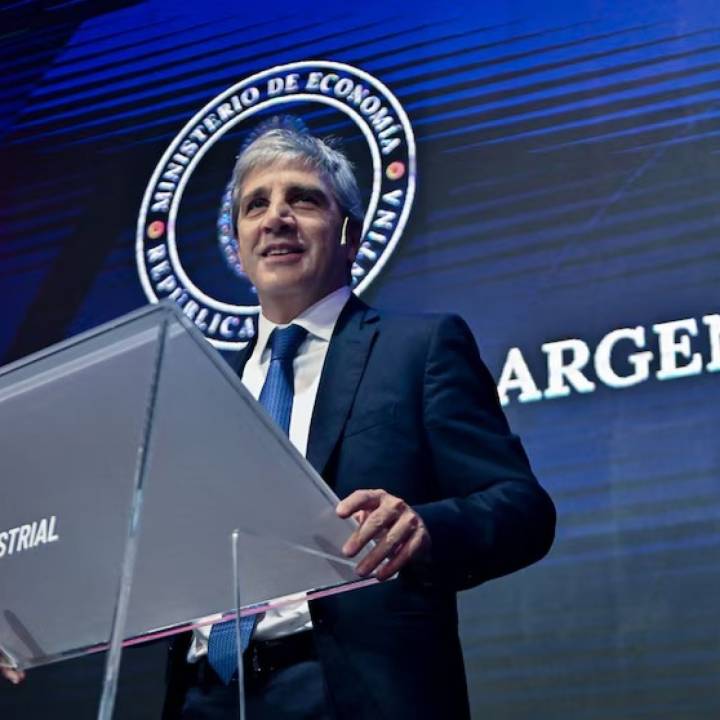 Reforma tributaria: Caputo analiza cambios en Ganancias, pero aún no tuvo contacto con los gobernadores