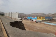 Forado de gran tamaño se presenta en el km 3.5 de la Av. Néstor Gambetta