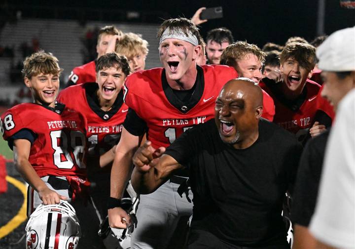 WPIAL Class 5A football semifinals: Upper St. Clair looking to turn the tables on Peters Township