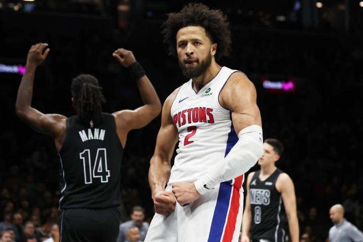 Cunningham y Duren conducen a Pistons a triunfo ante Nets al abrir actividad de su grupo en Copa NBA