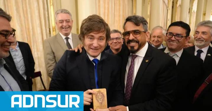 23:30 Javier Milei encabezó una jornada de oración en Casa Rosada junto a líderes evangélicos