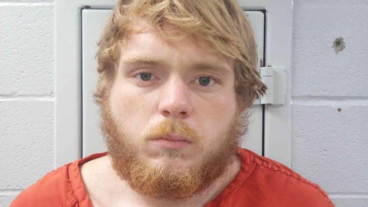 Auburn man allegedly flees police through hole in floor