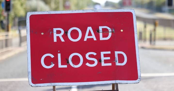 A1 traffic LIVE: Major dual-carriageway closed after horror crash involving lorry