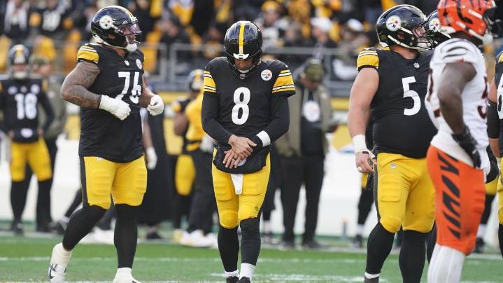 Aaron Rodgers to be evaluated after leaving Steelers' win over Bengals with left wrist injury