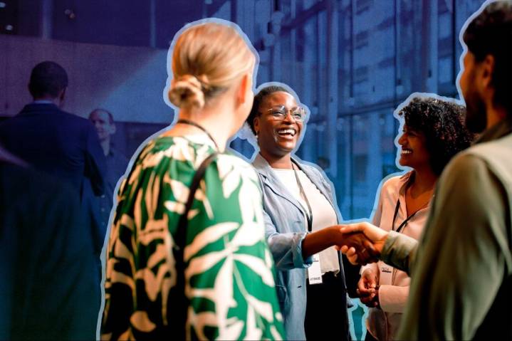 How to Network Effectively to Find a Job, According to Experts