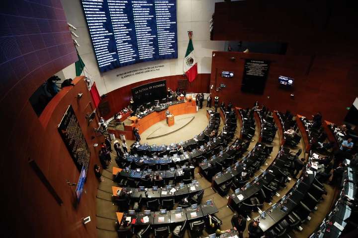 Chocan Morena y oposición en el Senado por asesinato de Carlos Manzo