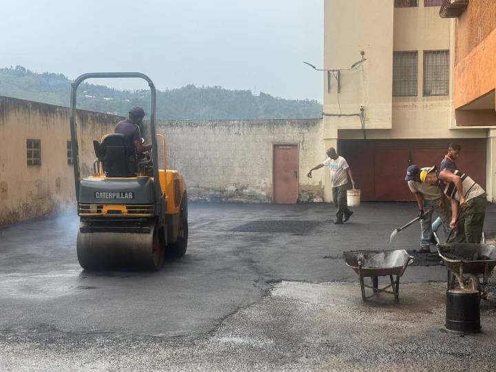 Residencias Bruno en Los Teques recibe asfaltado en vías internas tras gestión comunitaria ante el CLPP