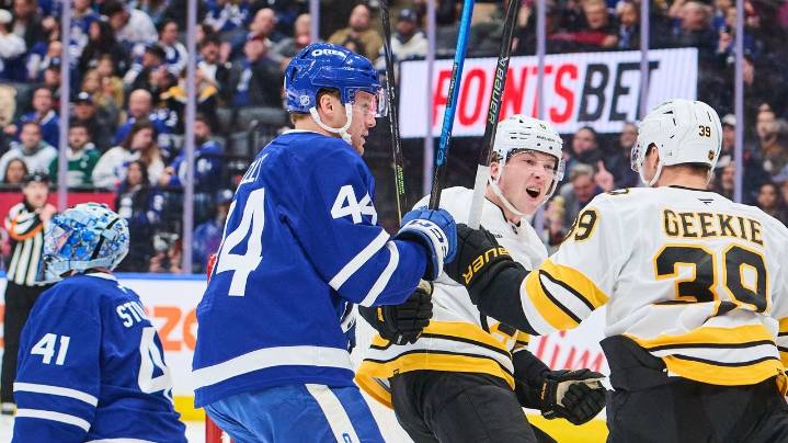 Minten scores against former team as Bruins beat Maple Leafs 5