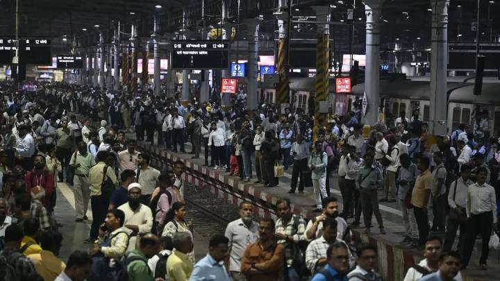 Railway union leaders, 40 supporters booked for illegal protest at CSMT on Nov 6
