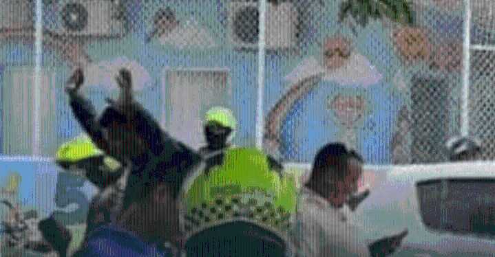 Capturan a dos policías en El Rodadero por presunta extorsión a cobradiarios El caso es objeto de una investigación judicial e interna.