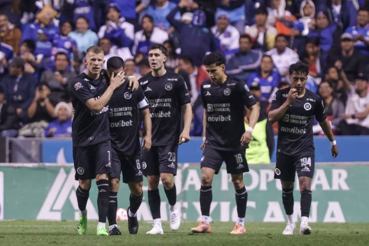 Cruz Azul vence al Puebla con un contundente 3