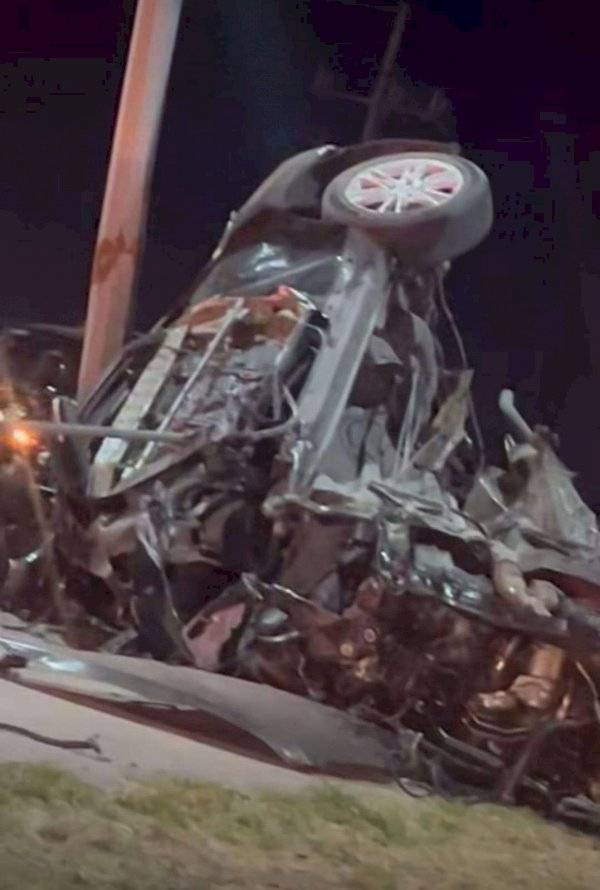 Mueren dos jóvenes al chocar en la carretera a Juárez