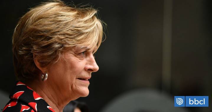 Con chaleco reflectante y Zúmbale Primo: Matthei anuncia cierre de campaña en Estadio Santa Laura