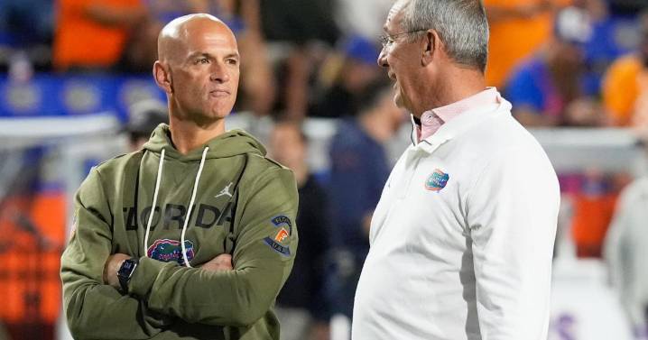 Florida to induct former coach Urban Meyer into the team's ring of honor next season