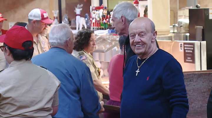 Leon's Restaurant continues 34-year tradition of free Thanksgiving meals in Dearborn