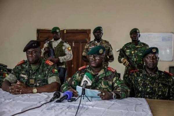 Toman militares control de Guinea-Bisáu; suspenden elección