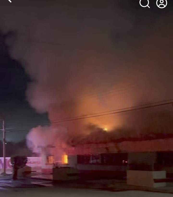 Consume incendio instalaciones del Colegio México en Anáhuac