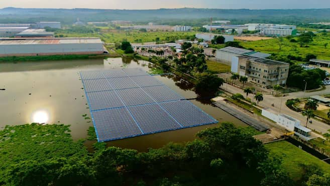 Parques solares sobre el agua: sin normas claras en Colombia y con dudas ambientales