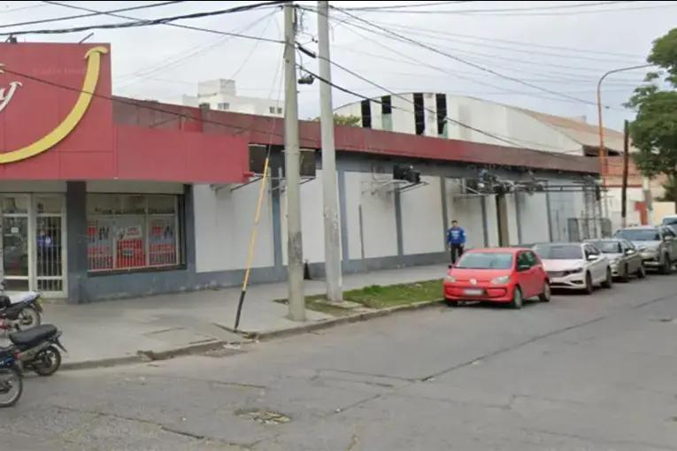 Una falsa compra terminó en una toma de rehenes a vendedores ambulantes y un robo millonario