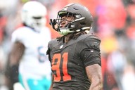 Deadspin | Browns DE Alex Wright reaches 3-year, $33M extension