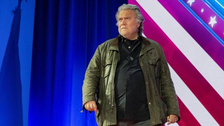 La estrecha relación entre Steve Bannon, el exjefe de Estrategia de Trump, y Jeffrey Epstein: "Eres un buen asistente"