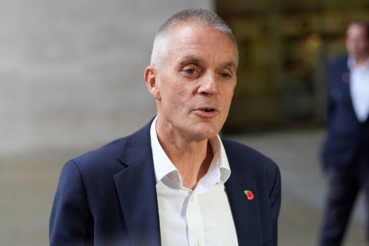 Outgoing BBC executive tells staff to 'fight' for journalism