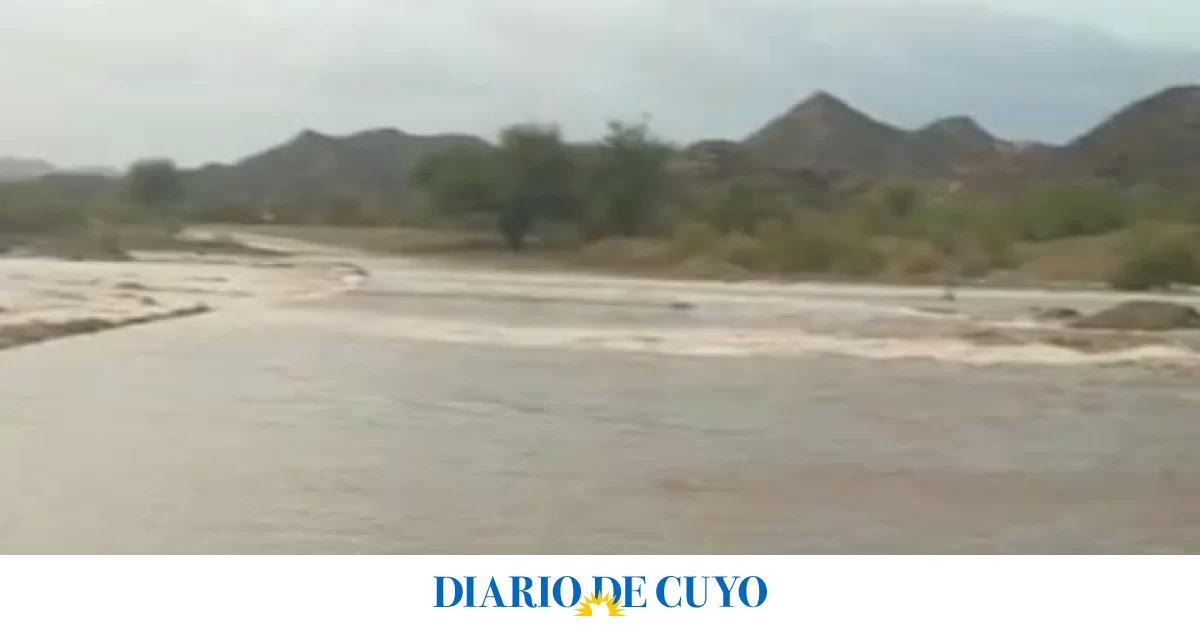 Llueve intensamente en Valle Fértil: cortaron un tramo de la Ruta 510 por bajada de creciente