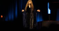 Stevie Nicks brings cautious stream of hits to Toronto