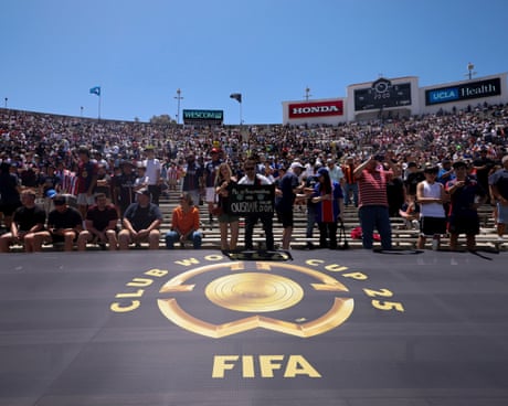 Fifa partners with Saudi Arabia and pledges $1bn to fund football infrastructure