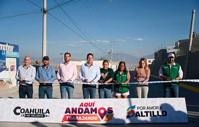 Entrega Javier Díaz obra de pavimentación en La Gloria