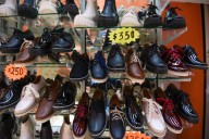 México lanza plan de 6,500 millones de dólares para impulsar el sector textil y de calzado